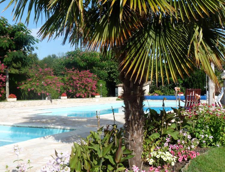 Gites Chez Belliveau Meursac Exterior foto